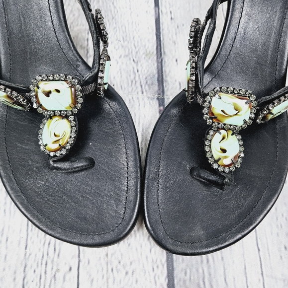 PELLE MODA | leather kitten heel thong strap sandals - Picture 5 of 12